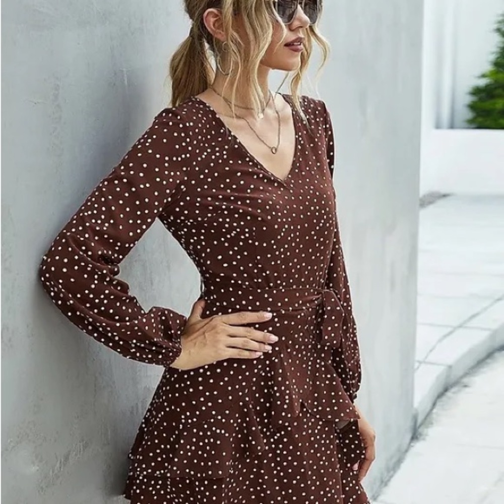 MEDIUM BROWN SPOTTED DRESS             BROWN MINIMALIST MINI DRESS